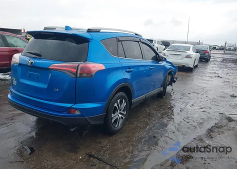 2017 Toyota Rav4 Le z USA, uszkodzony, nr VIN JTMZFREV2HJ701661